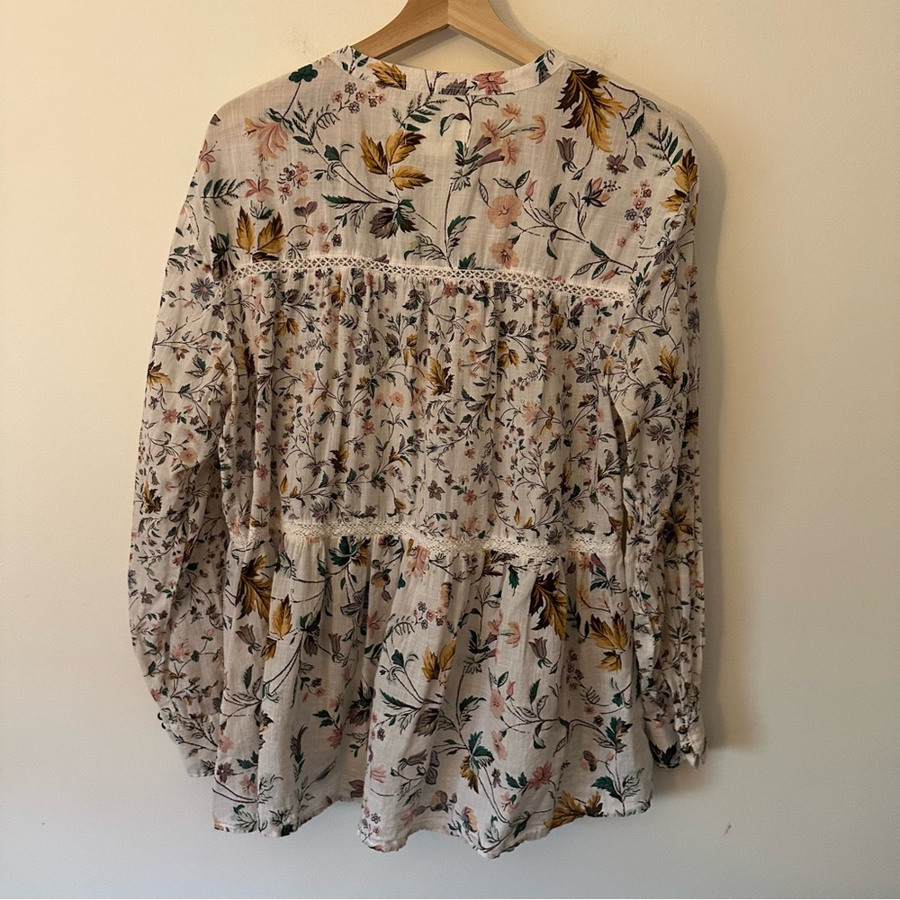 ⭐️ Anthropologie Floral Blouse in Cream and Multicolor - Picture 7 of 8